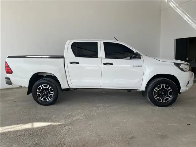 Carro Toyota Hilux Cabine Dupla 2020 Hilux 2.8 TDI CD SR 4x4 (Aut)