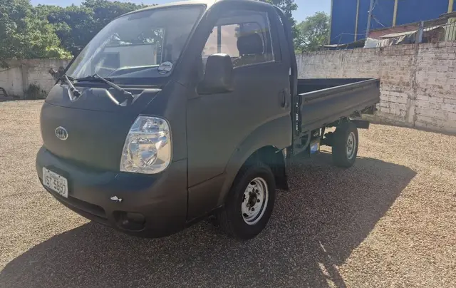 Carro Kia Bongo 2012 2.5 DLX 4X2 c simples RD com carroceria