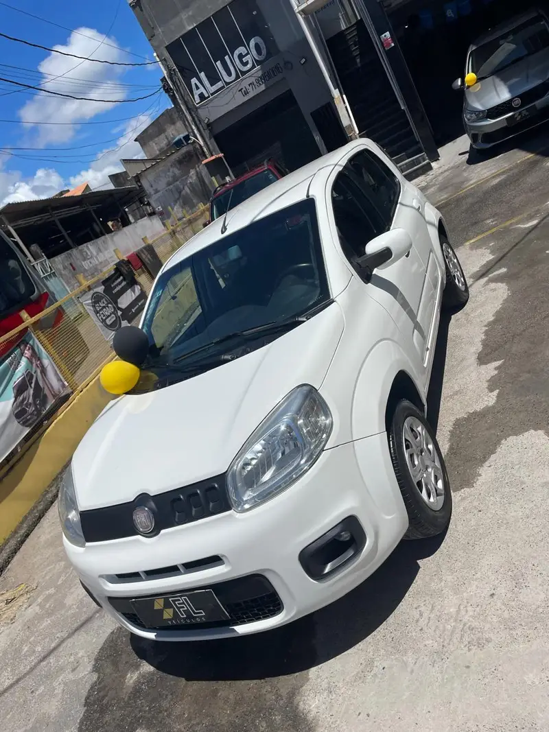 Fiat Uno Attractive 1.0 8V (Flex) 4p