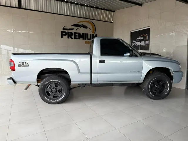 Carro Chevrolet S10 Cabine Simples 2011 S10 Advantage 4x2 2.4 (Flex) (Cab Simples)