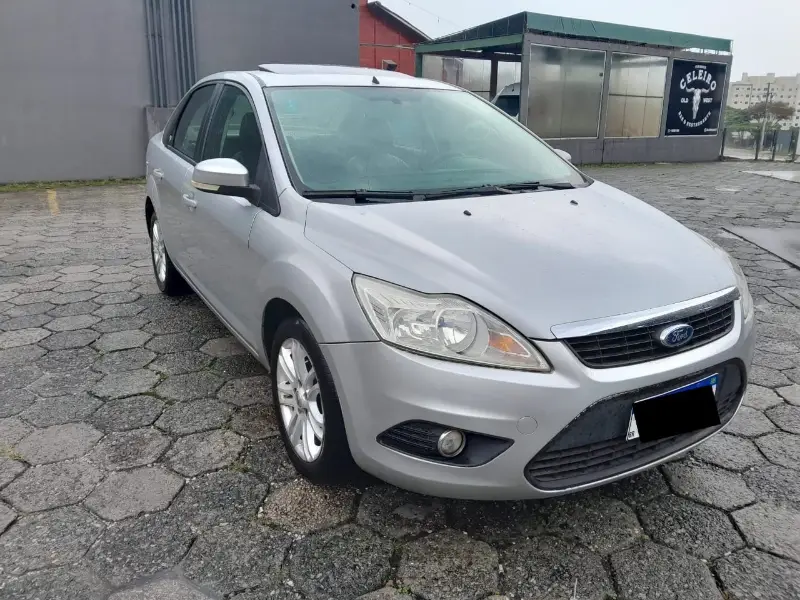 Ford Focus Sedan Ghia 2.0 16V (Flex)