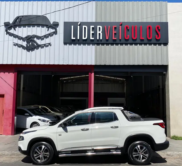 Carro Fiat Toro 2017 Volcano 2.0 diesel AT9 4x4