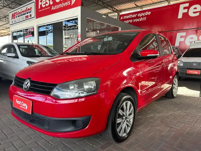 Carro Volkswagen Fox 2014 1.0 TEC (Flex) 4p