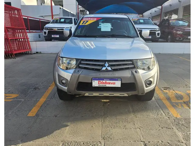 Carro Mitsubishi L200 Triton 2017 HLS 2.4 Flex 16V CD Mec.