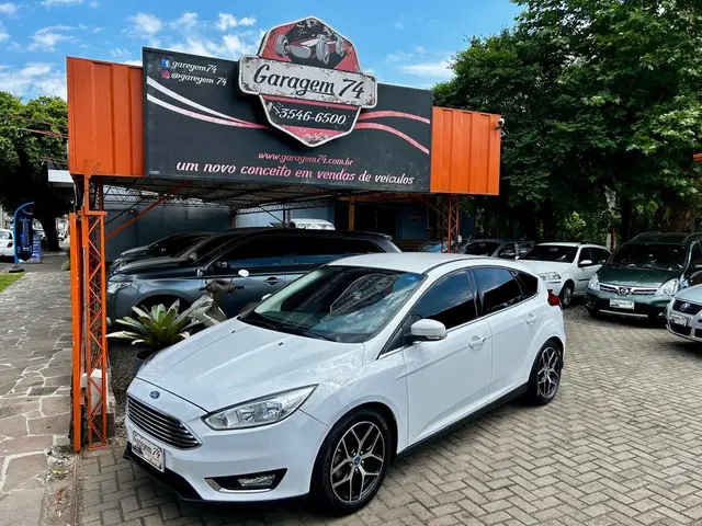 Carro Ford Focus Hatch 2016 Titanium 2.0 PowerShift