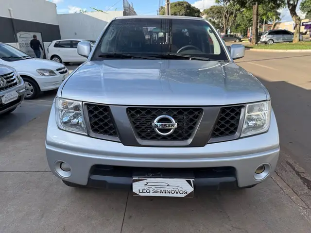 Carro Nissan Frontier 2013 XE 4x4 2.5 16V (cab. dupla)