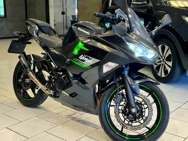 Carro Kawasaki Ninja 2023 400