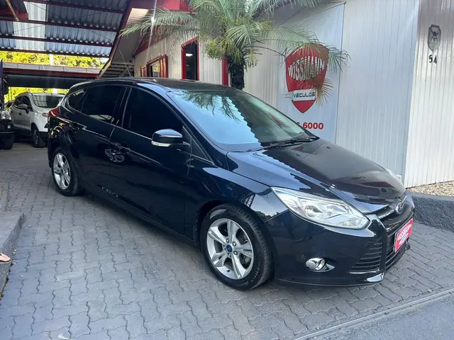 Carro Ford Focus Hatch 2014 SE 1.6 16V TiVCT PowerShift