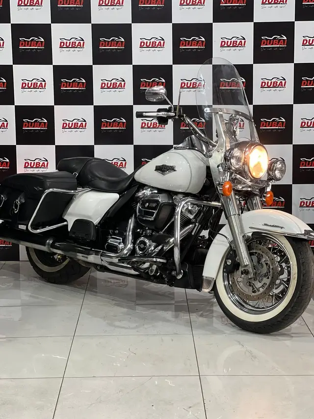 Carro Harley-Davidson Road King 2017 ROAD KING CLASSIC  FLHRC/ CUSTOM FLHRSI
