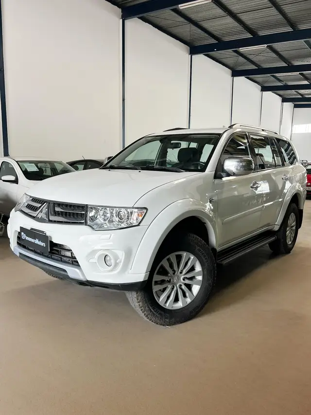 Carro Mitsubishi Pajero Dakar 2014 3.2 HPE 4WD (aut)
