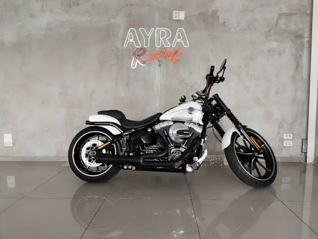 Carro Harley-Davidson Softail 2016 Breakout