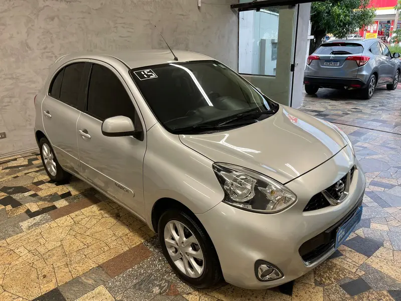 Nissan March 1.6 16V SV (Flex)