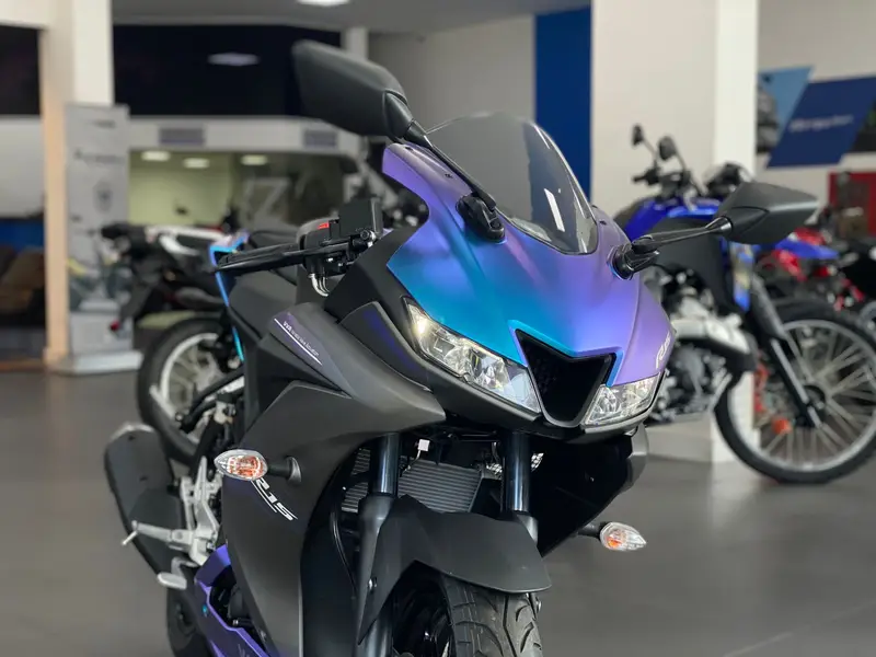 Yamaha YZF R15 ABS