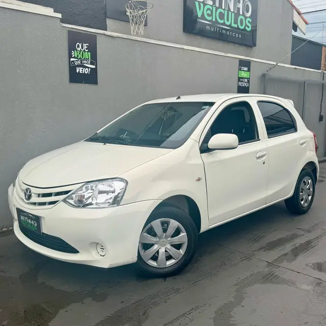 Carro Toyota Etios 2013 X 1.3 (Flex)