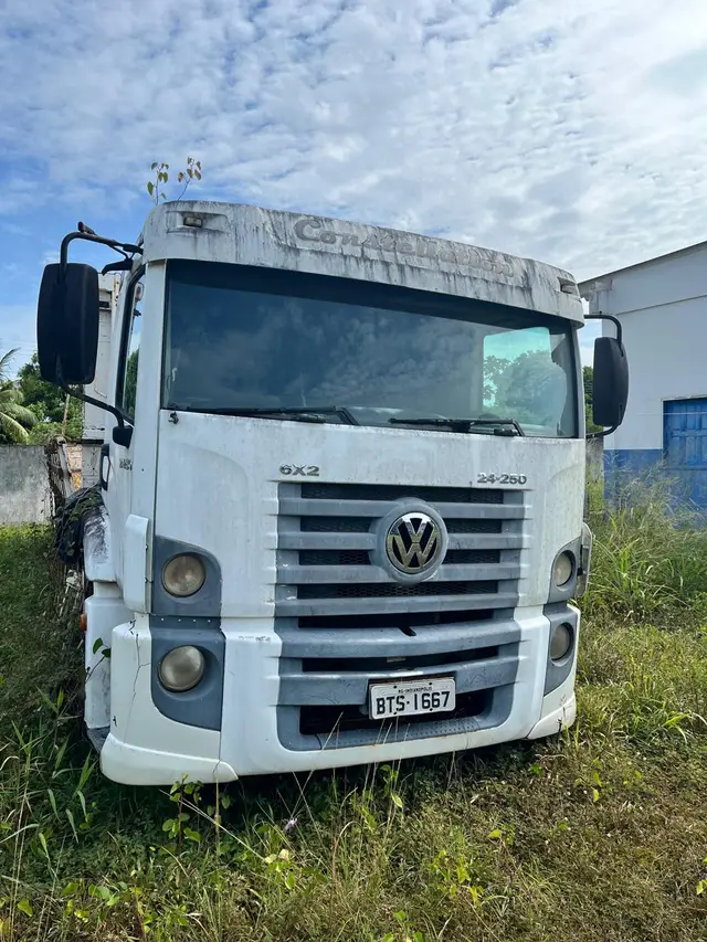 Carro Volkswagen 24.250 e cl 2011 Vw 24.250 E CL 6X2 (Constellation) (3 Eixos)