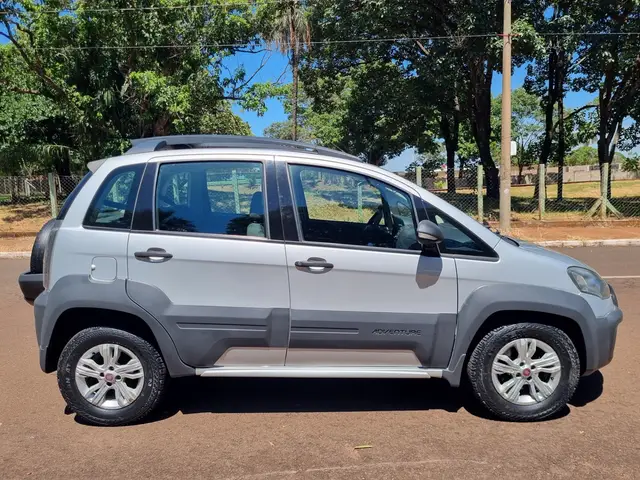 Carro Fiat Idea 2013 Adventure 1.8 16V E.TorQ (Flex)