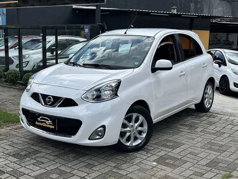 Nissan March 1.6 16V SV (Flex)