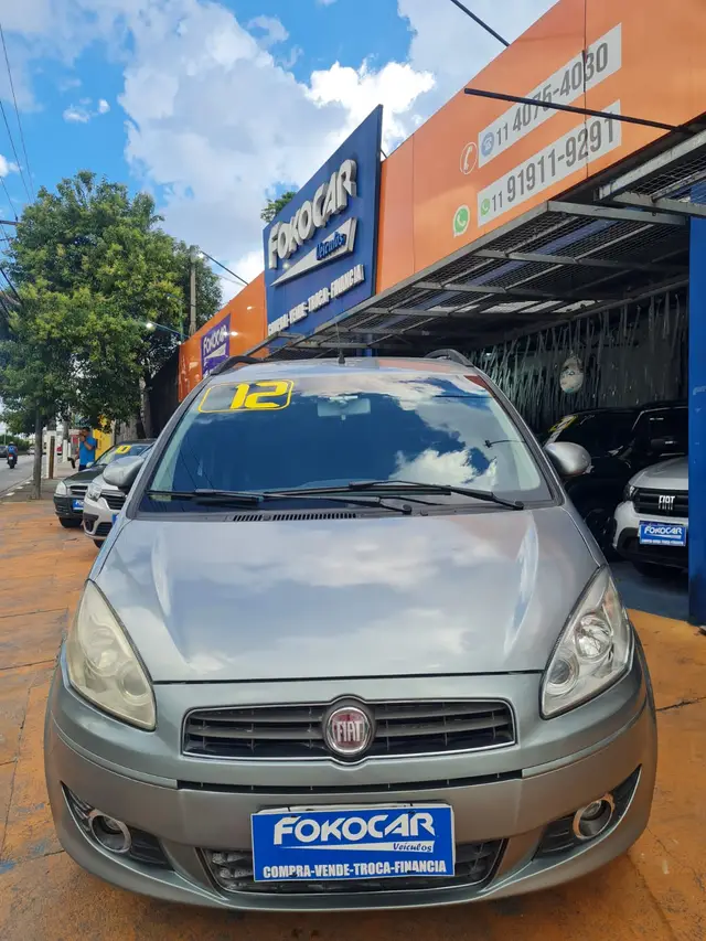 Carro Fiat Idea 2012 Attractive 1.4 8V (Flex)