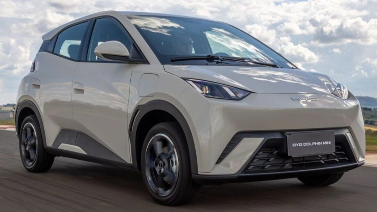 Hatch subcompacto chegou depois e não consegue enxergar os rivais pelo retrovisor