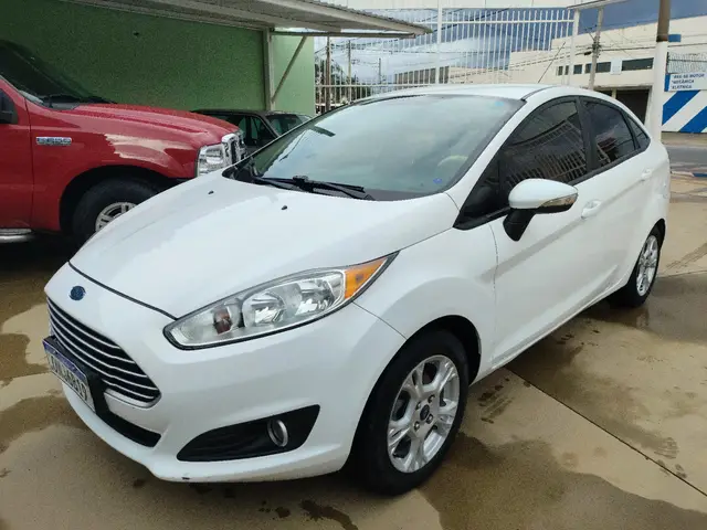 Carro Ford New Fiesta Sedan 2014 1.6 SE PowerShift (Flex)