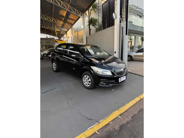 Carro Chevrolet Onix 2014 1.0 LT SPE/4