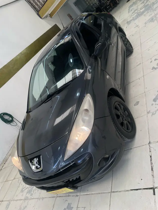 Carro Peugeot 207 Sedan 2011 207 Passion XR Sport 1.4(10 Anos Brasil) (Flex)
