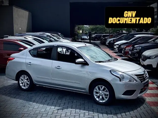 Nissan Versa 1.6 16V SV (Flex)