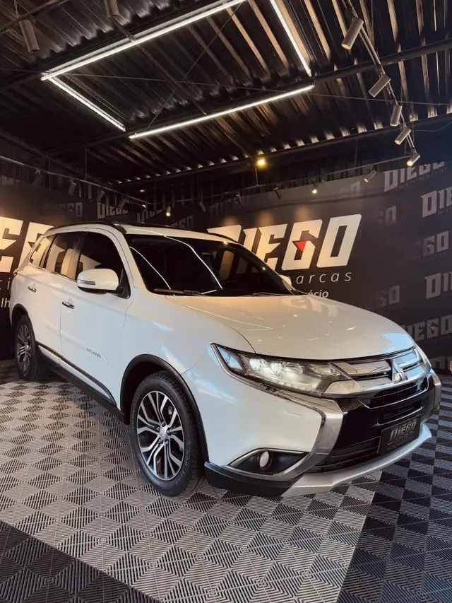 Carro Mitsubishi Outlander 2016 2.2 DI-D 4WD (Aut)