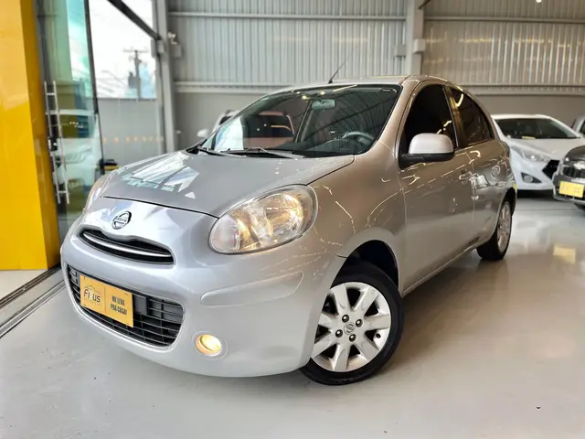 Carro Nissan March 2014 1.6 16V SV (Flex)