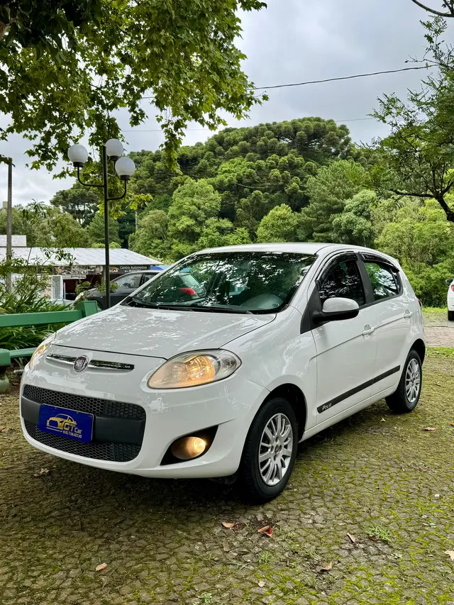 Carro Fiat Palio 2013 Attractive 1.0 8V (Flex)