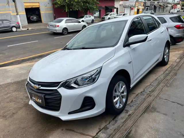 Carro Chevrolet Onix 2023 LT 1.0