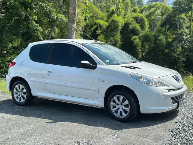 Carro Peugeot 207 2013 Hatch XR 1.4 8V (flex) 2p