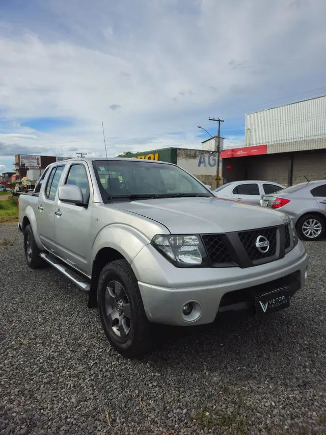 Carro Nissan Frontier 2010 XE 4x4 2.5 16V (cab. dupla)