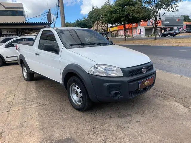 Carro Fiat Strada 2016 Working Celeb.1.4 Fire Flex 8V CS