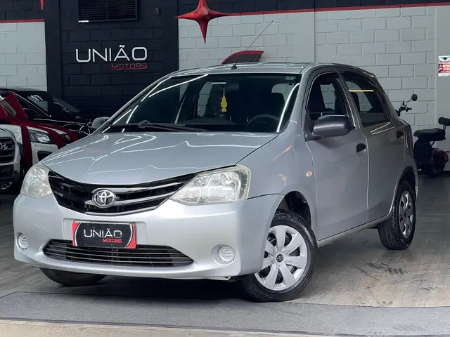 Carro Toyota Etios 2013 X 1.3 (Flex)