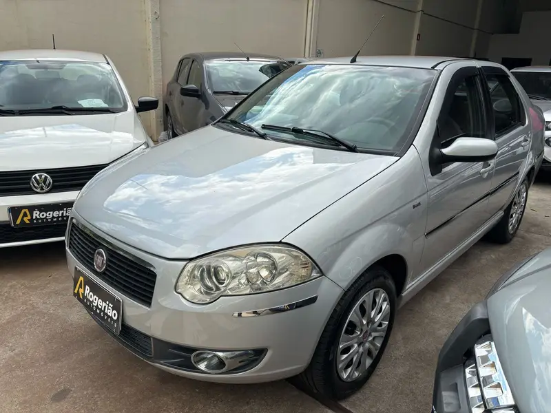 Fiat Siena Essence 1.6 16V (Flex)