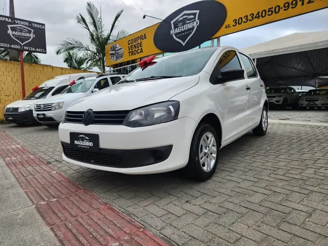 Carro Volkswagen Fox 2014 1.0 TEC (Flex) 4p