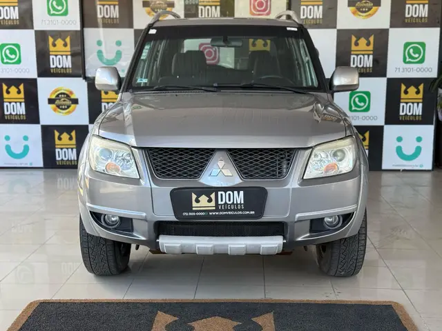 Carro Mitsubishi Pajero TR4 2015 2.0 16V 4x2 (Flex)