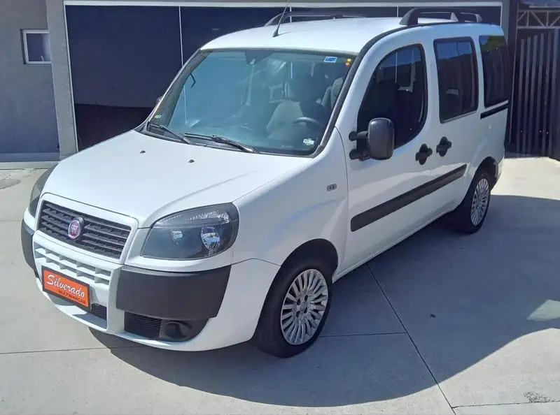 Fiat Doblò Essence 1.8 16V (Flex)