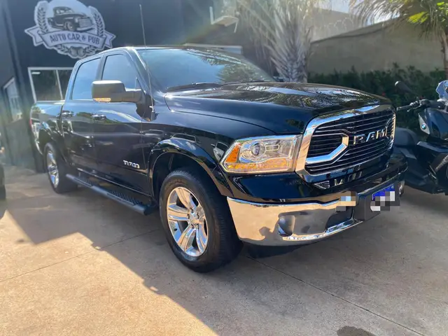 Carro RAM Classic 2023 Laramie 5.7