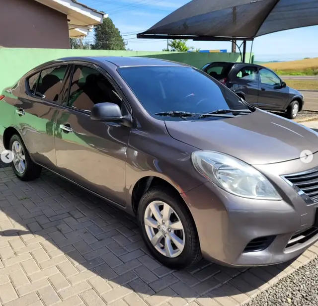 Carro Nissan Versa 2014 1.6 16V SV (Flex)