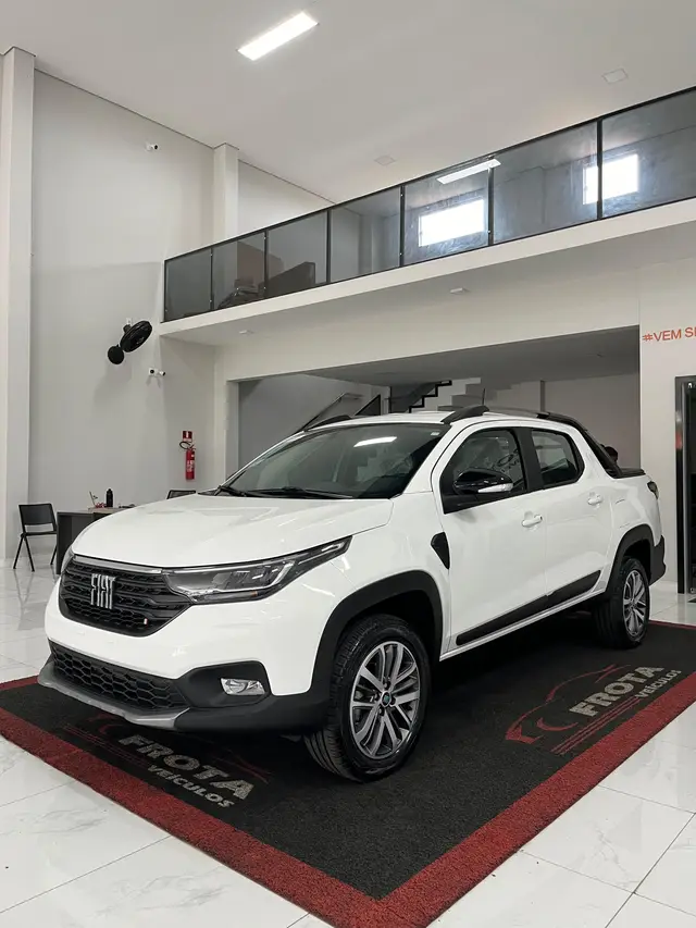 Carro Fiat Strada 2025 Volcano 1.3 Flex 8V CD Aut.