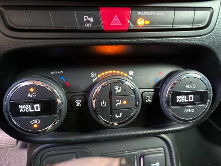 alt=