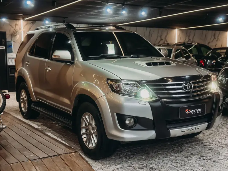 Toyota Hilux SW4 SRV 3.0 TDI 4X4 (5 Lugares)