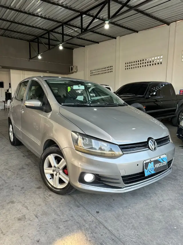 Carro Volkswagen Fox 2015 Comfortline 1.0 TEC (Flex)