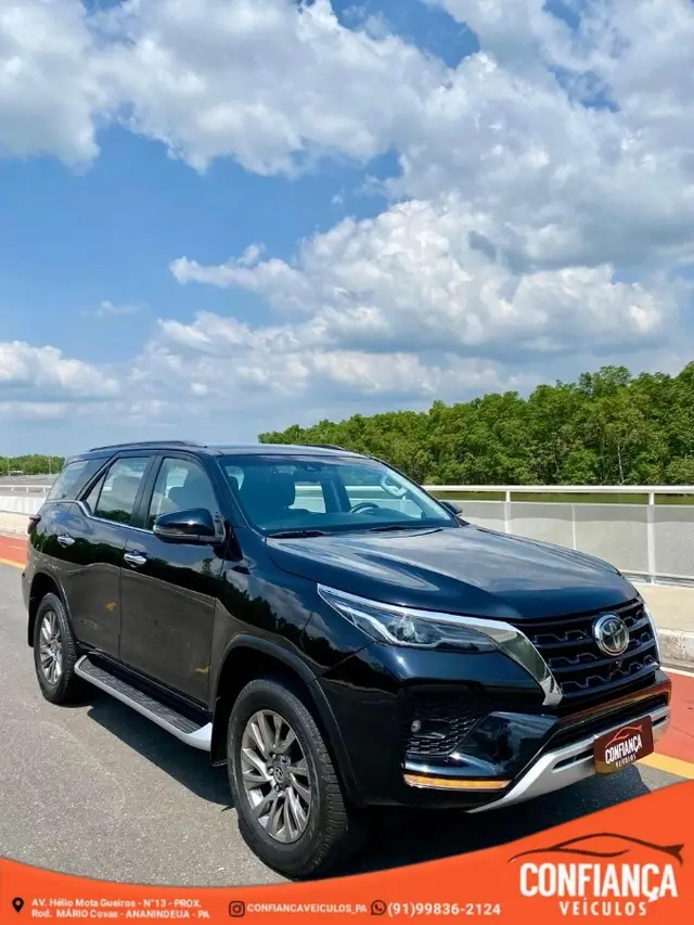 Carro Toyota SW4 2022 SRX 2.8 turbodiesel 7L 4x4 (Aut)