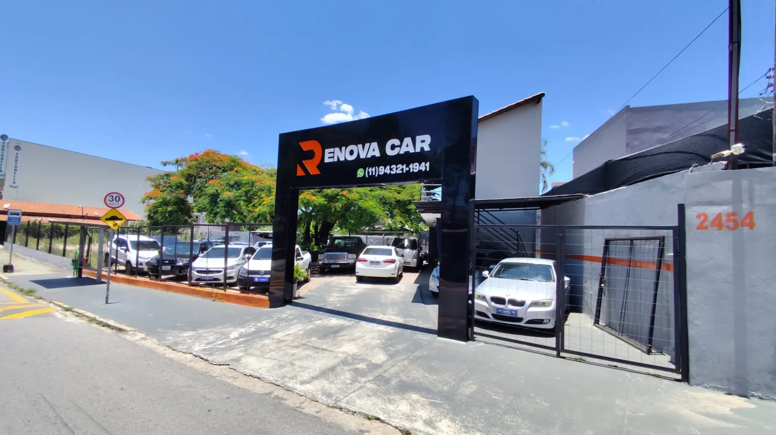 Fachada da loja Veículos à venda em RENOVA CAR - Jundiaí - SP | Mobiauto