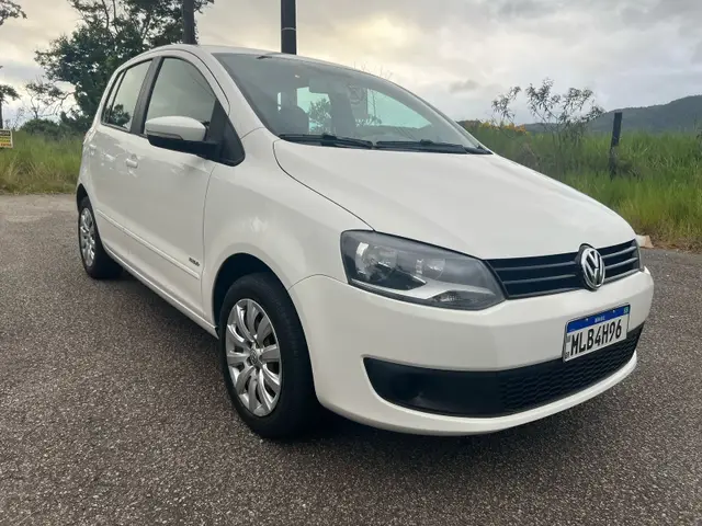 Carro Volkswagen Fox 2014 1.0 TEC (Flex) 4p