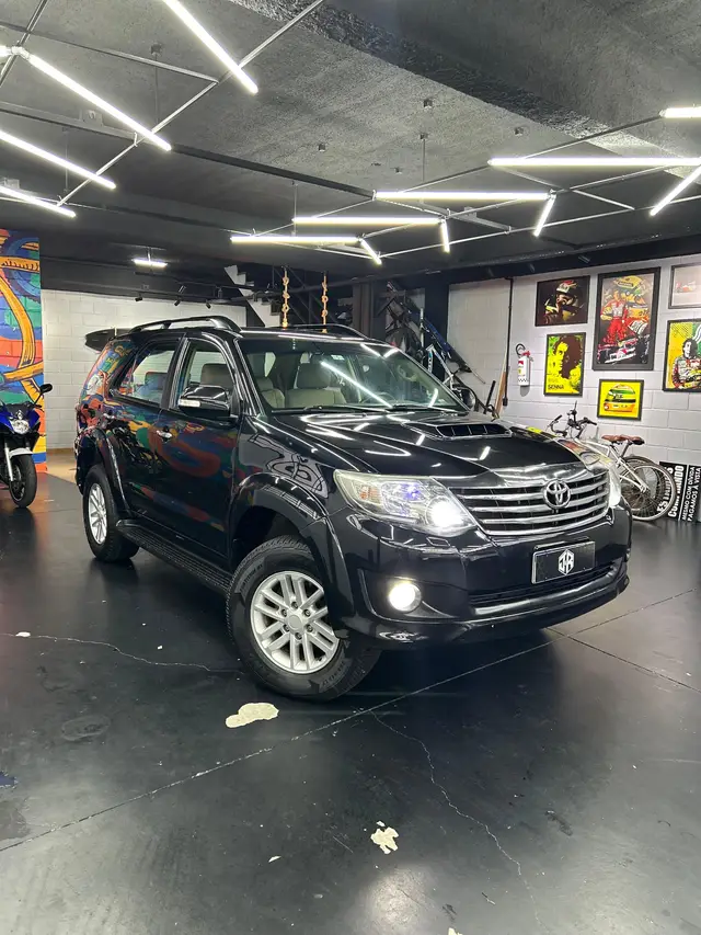 Carro Toyota Hilux SW4 2013 SRV 3.0 TDI 4X4 (5 Lugares)