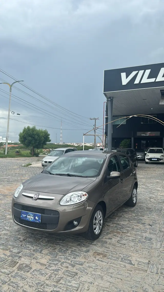 Carro Fiat Palio 2014 Attractive 1.4 8V (Flex)